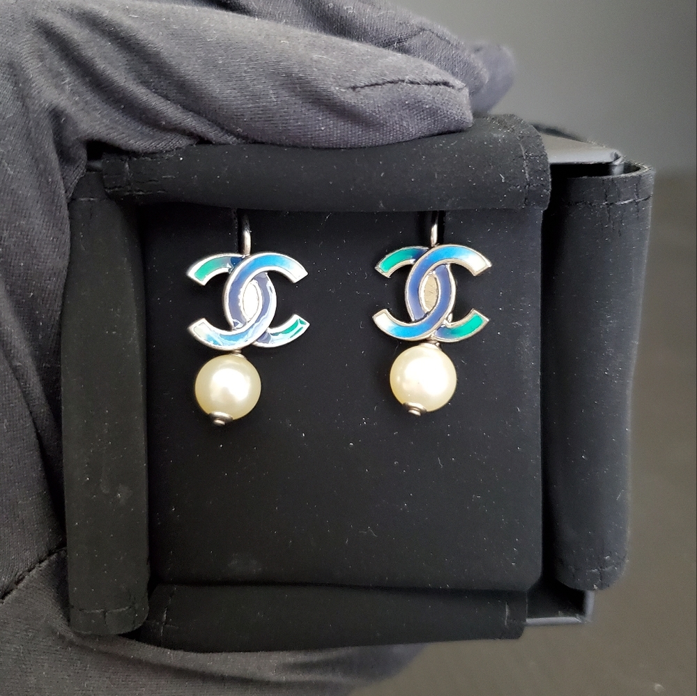 NWOT CHANEL CC Costume Jewelry Earrings